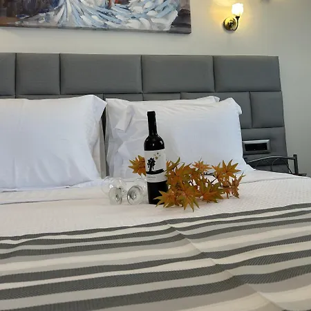 Golden Moments Luxury Stone A Lejlighedshotel Mesariá