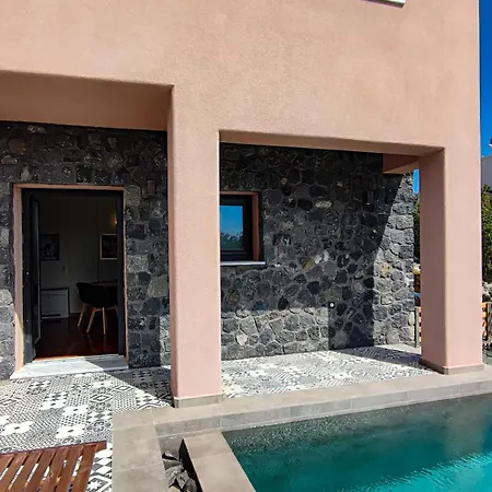 Golden Moments Luxury Stone A 4* Mesariá