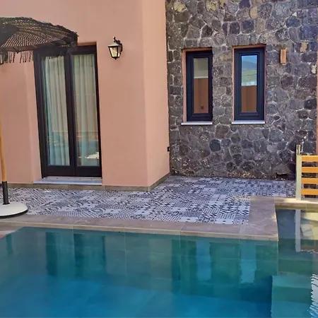 Lejlighedshotel Golden Moments Luxury Stone A Mesariá