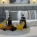 Golden Moments Luxury Stone A 4* 메사리아