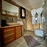 Golden Moments Luxury Stone A 4* 메사리아