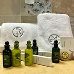 Golden Moments Luxury Stone A 아파트호텔 메사리아