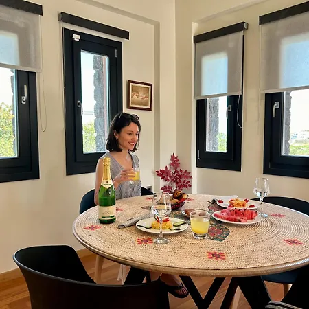 Golden Moments Luxury Stone A Aparthotel Mesariá