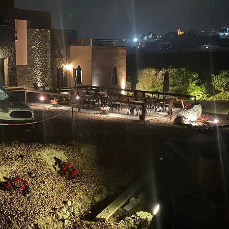 Golden Moments Luxury Stone A 아파트호텔 메사리아