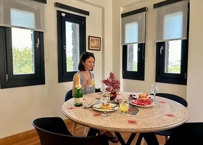 Golden Moments Luxury Stone A Lägenhetshotell Mesaria