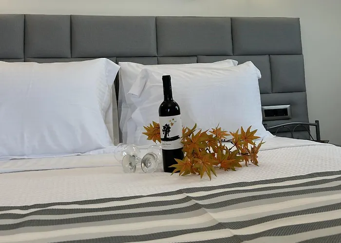 Golden Moments Luxury Stone A Lägenhetshotell Mesaria