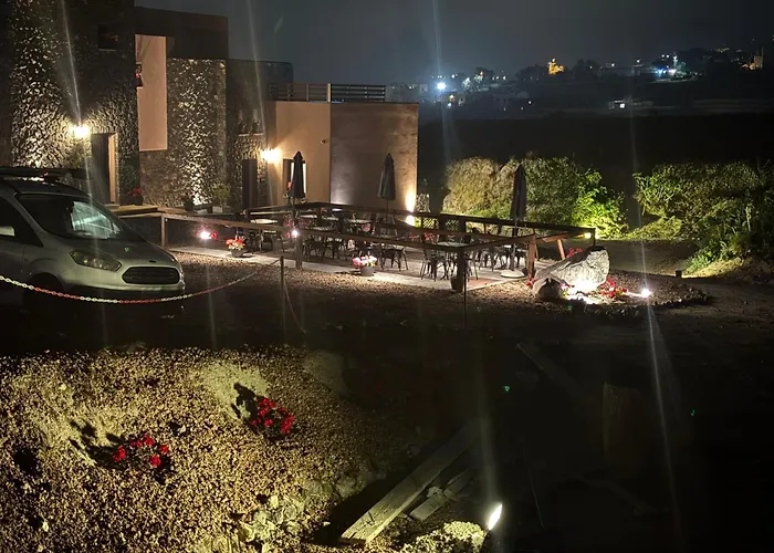 Golden Moments Luxury Stone A Lägenhetshotell Mesaria