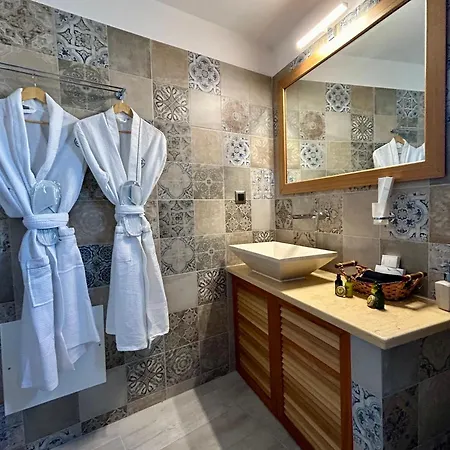 Golden Moments Luxury Stone A Mesariá