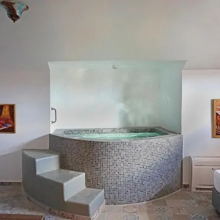 Golden Moments Luxury Stone A Apart-hotel Mesaria